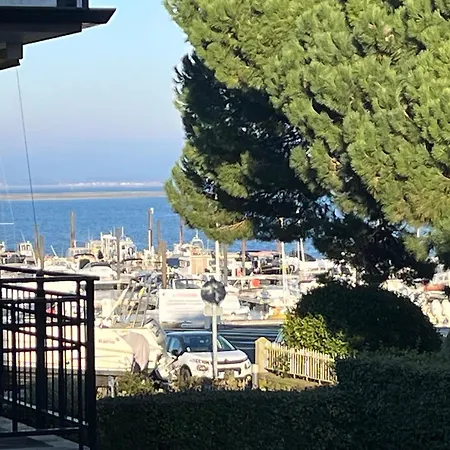 T3 à Avec Terrasse Et Parking Sécurisé - Fr-1-374-233 *