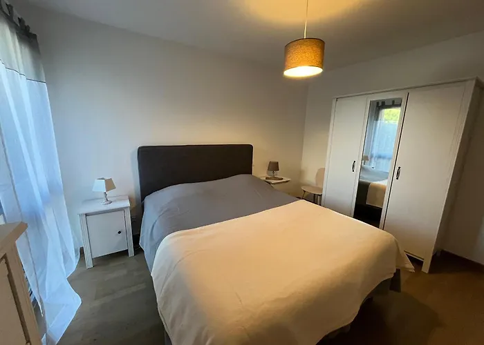 T3 à Avec Terrasse Et Parking Sécurisé - Fr-1-374-233 *