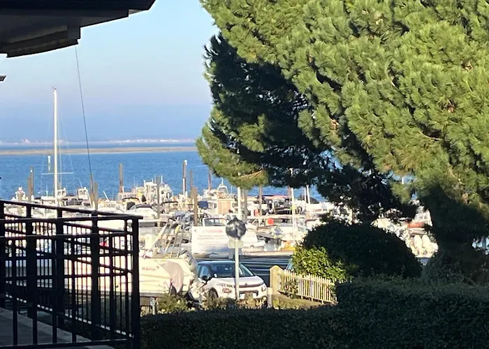 T3 à Avec Terrasse Et Parking Sécurisé - Fr-1-374-233 *